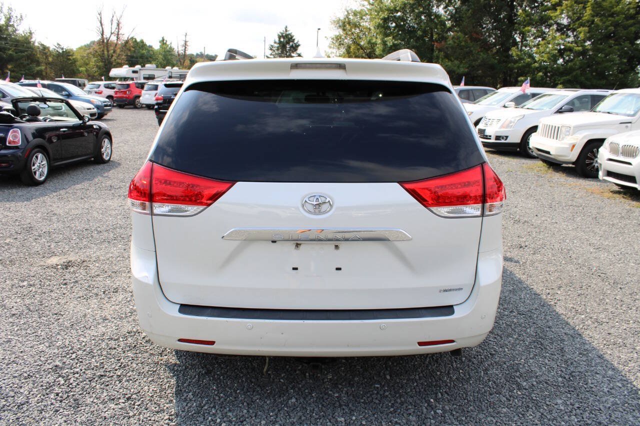 Used 2013 Toyota Sienna Limited w/ Premium Pkg FWD image 8