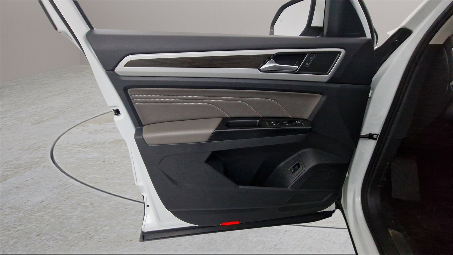 Used 2021 Volkswagen Atlas SE w/ Panoramic Sunroof Package image 28