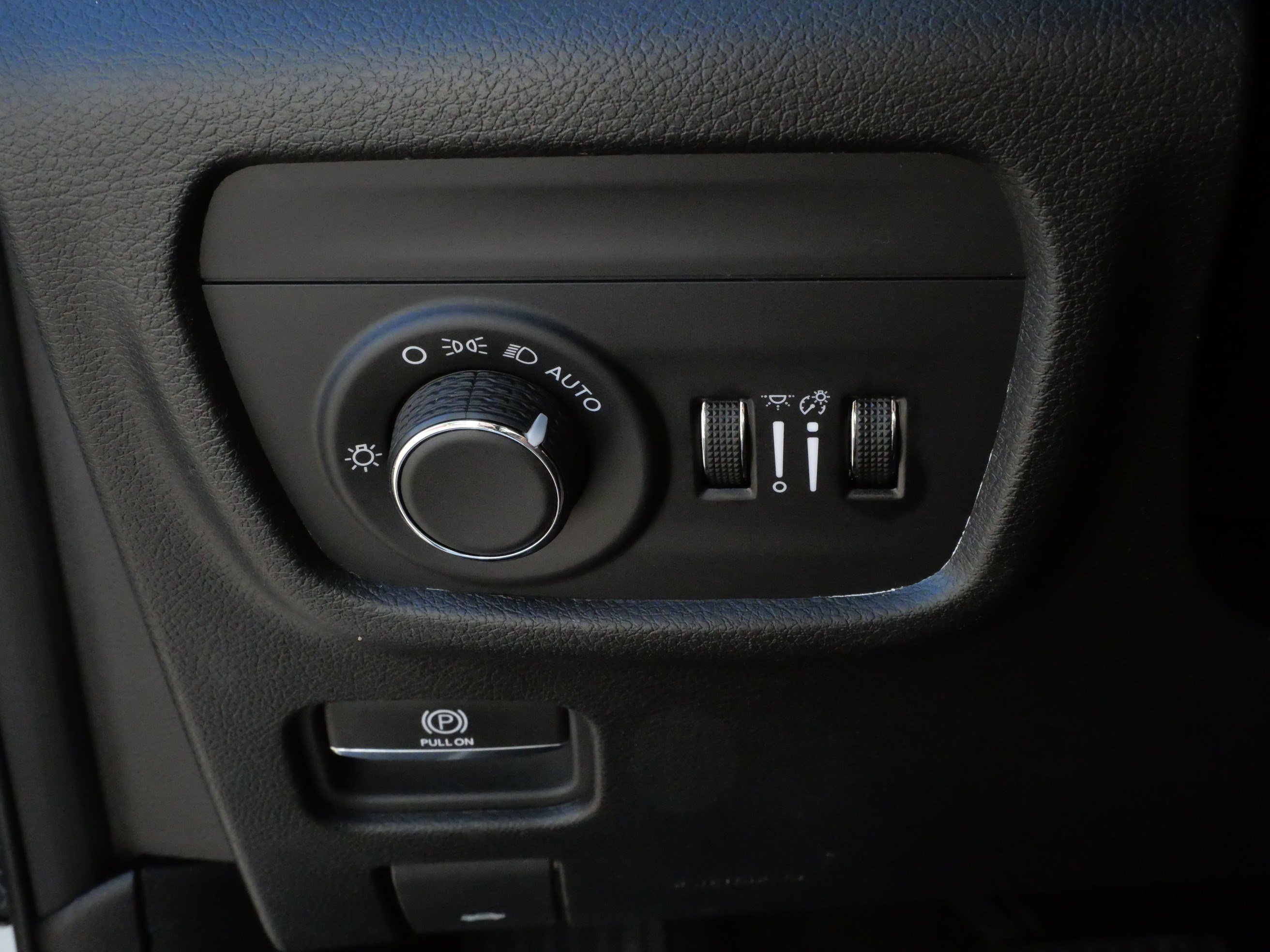 Used 2024 Jeep Grand Cherokee Altitude AWD/4WD image 26