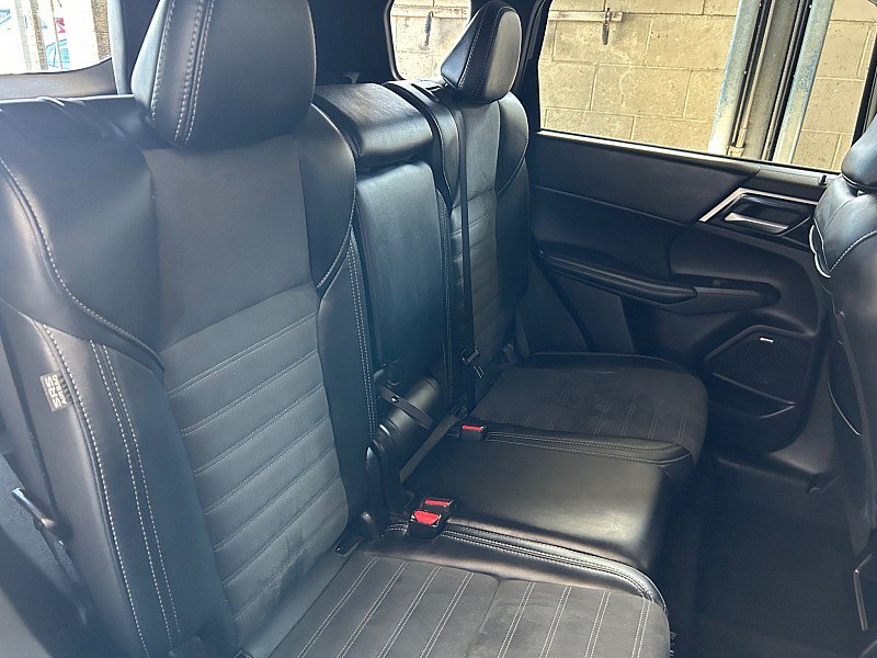 Used 2025 Mitsubishi Outlander SE FWD image 28