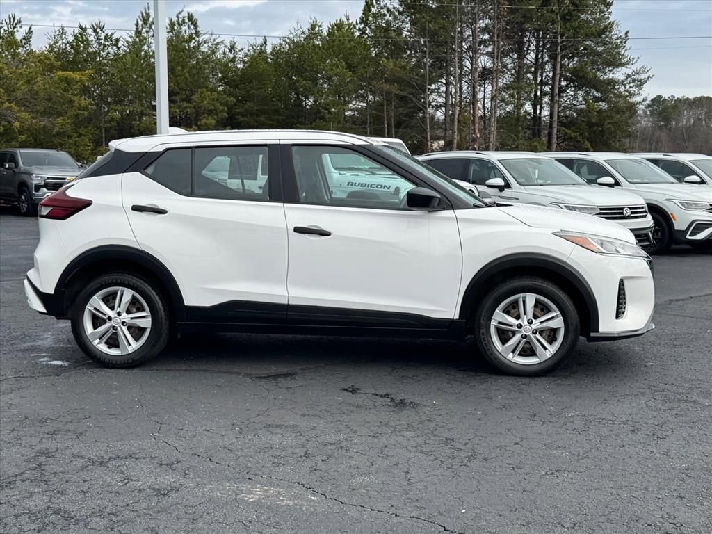 Used 2022 Nissan Kicks S image 2