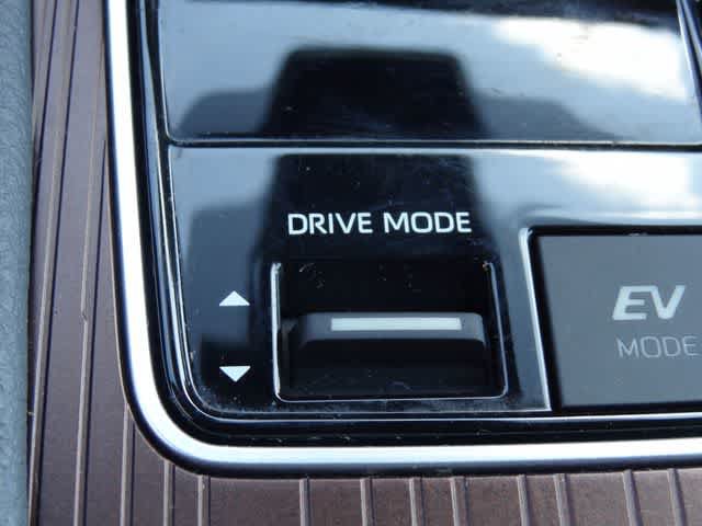 Used 2024 Toyota Sienna XLE FWD image 36