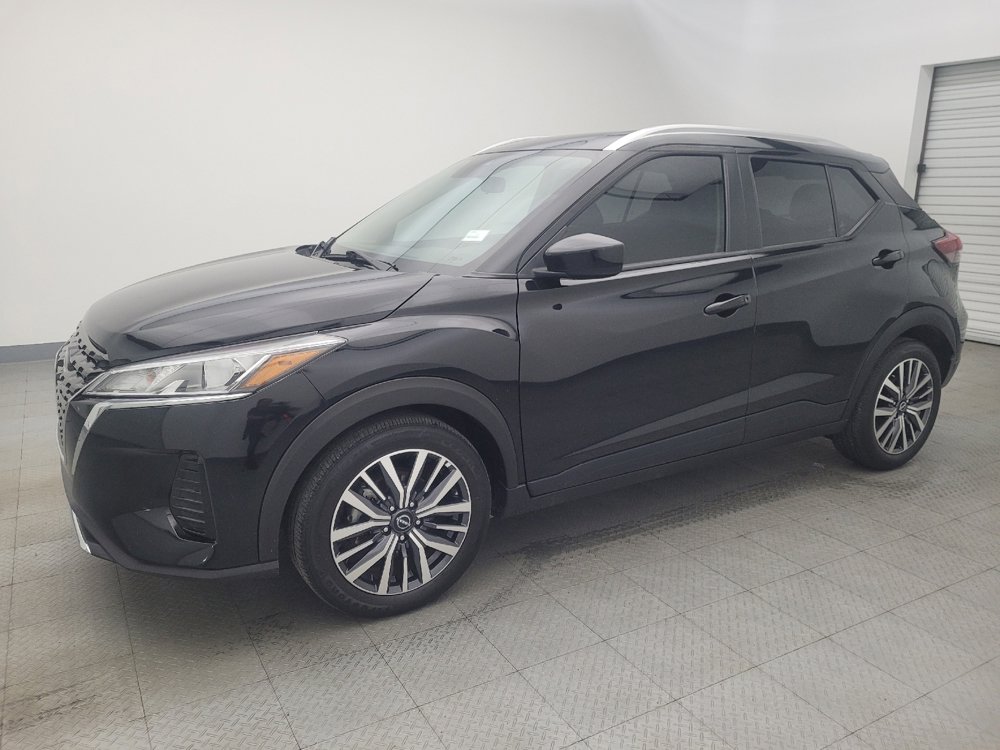 Used 2022 Nissan Kicks SV image 2