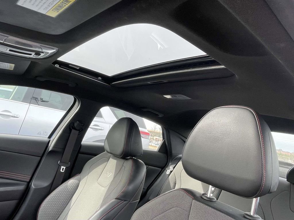 Certified 2022 Hyundai Elantra N Line image 17