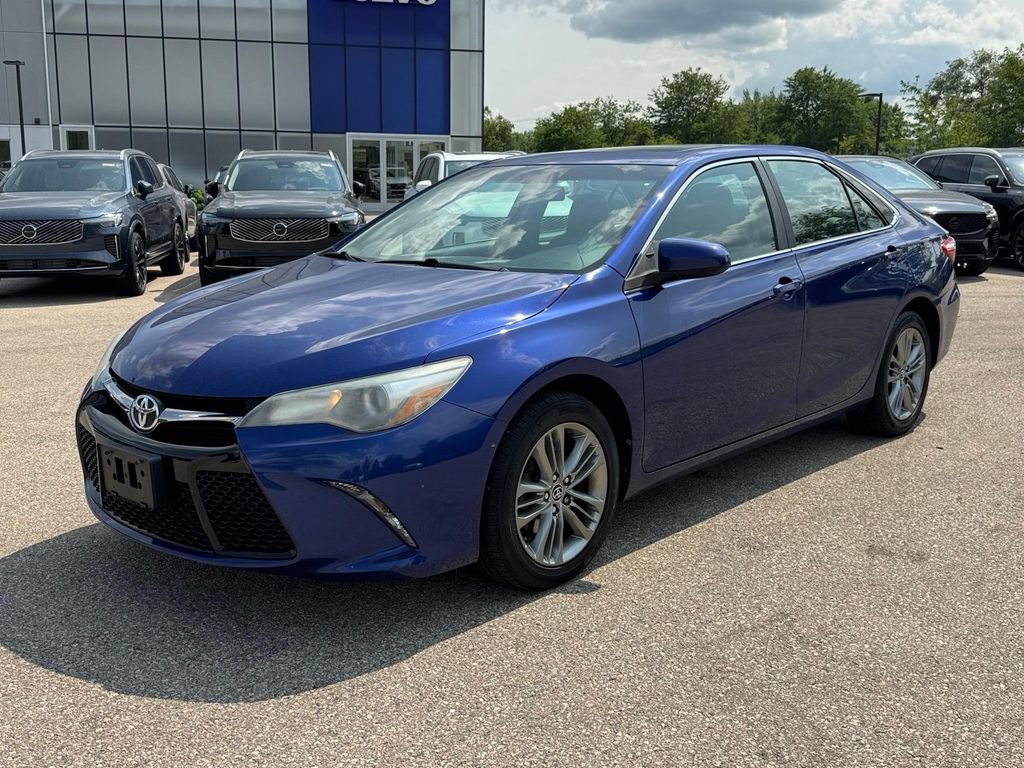 Used 2015 Toyota Camry SE w/ Moonroof Package