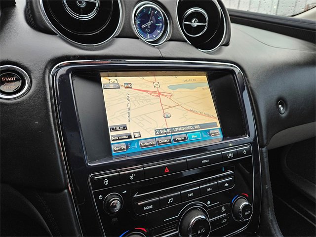 Used 2011 Jaguar XJ image 18