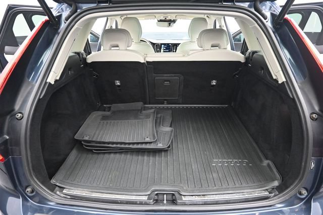 Used 2021 Volvo XC60 T5 Momentum w/ Premium Package AWD/4WD image 21