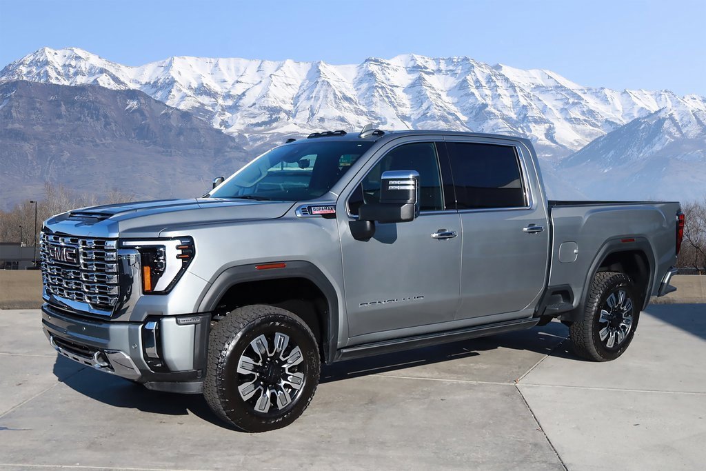 Used 2025 GMC Sierra 3500 Denali w/ Denali Reserve Package image 2