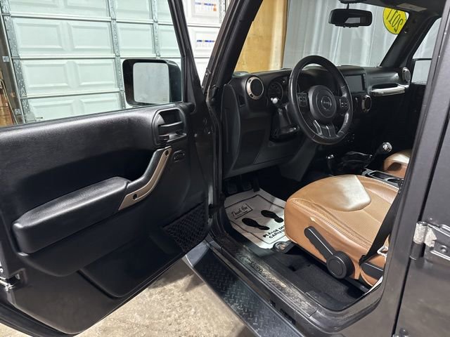 Used 2017 Jeep Wrangler Unlimited Sahara image 2
