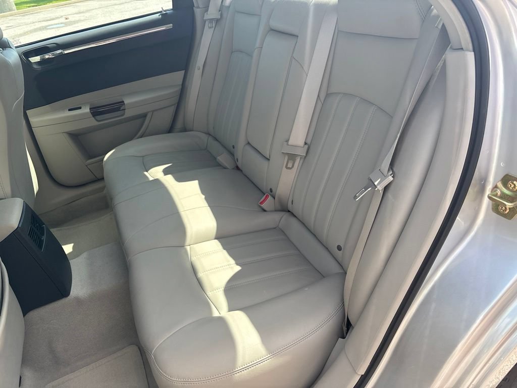 Used 2005 Chrysler 300 C w/ Sound Group II RWD image 37