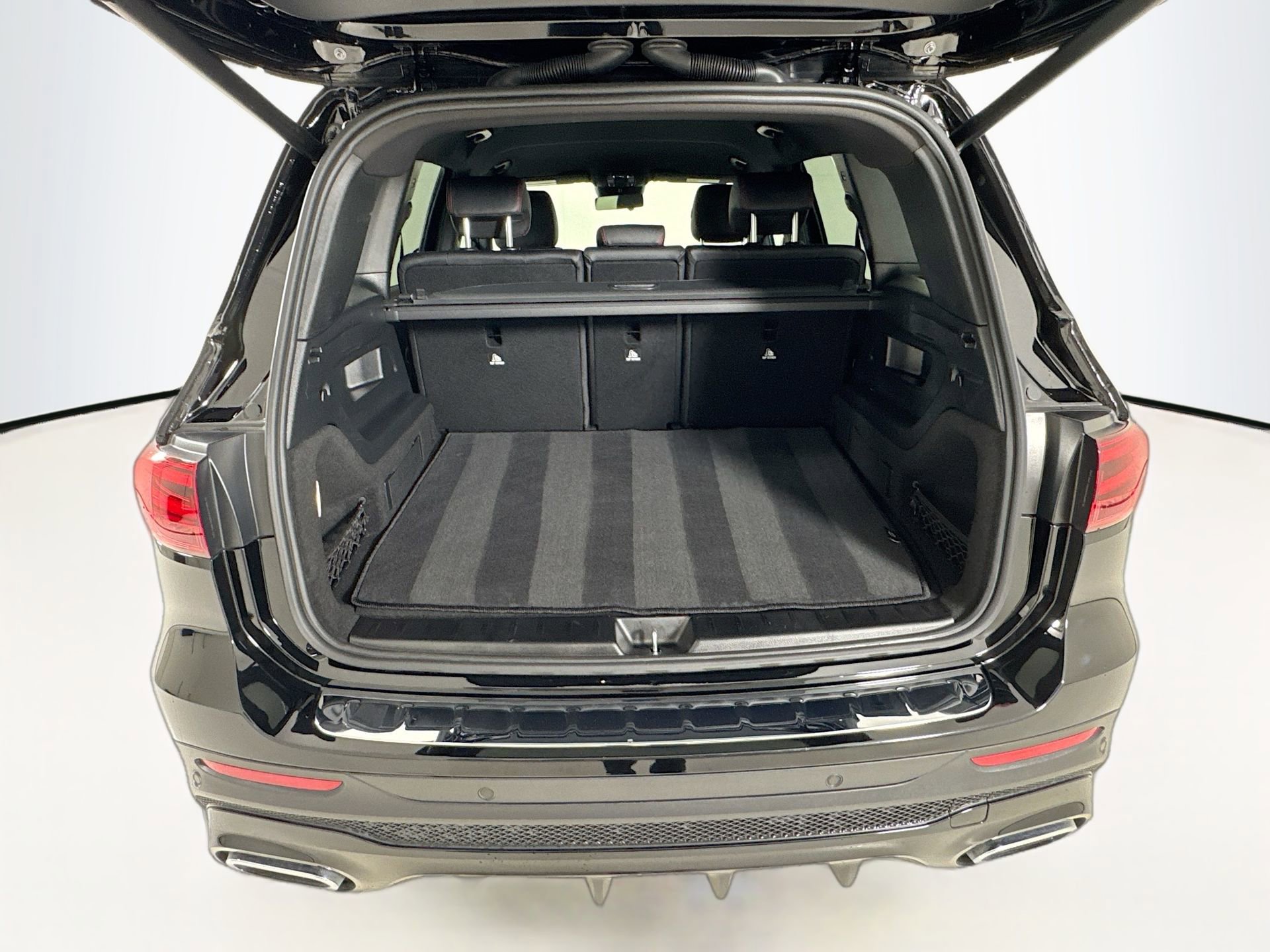 Used 2025 Mercedes-Benz GLB 250 image 26