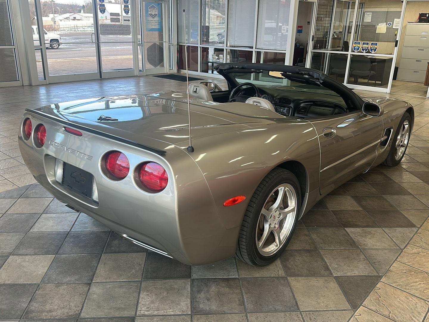 Used 2001 Chevrolet Corvette Convertible w/ Preferred Equipment Group2 image 19