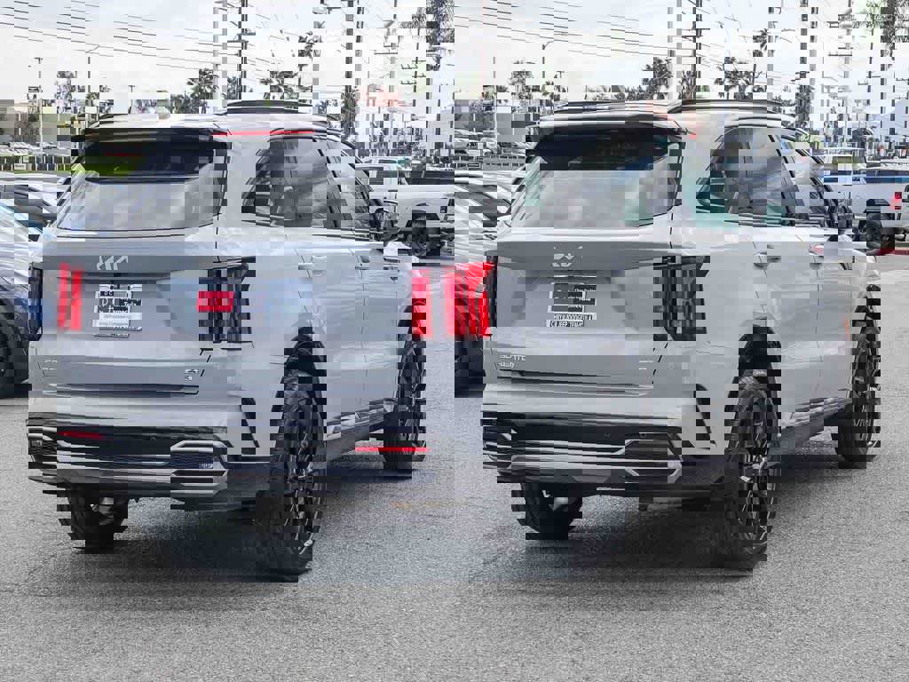 Used 2023 Kia Sorento SX image 4