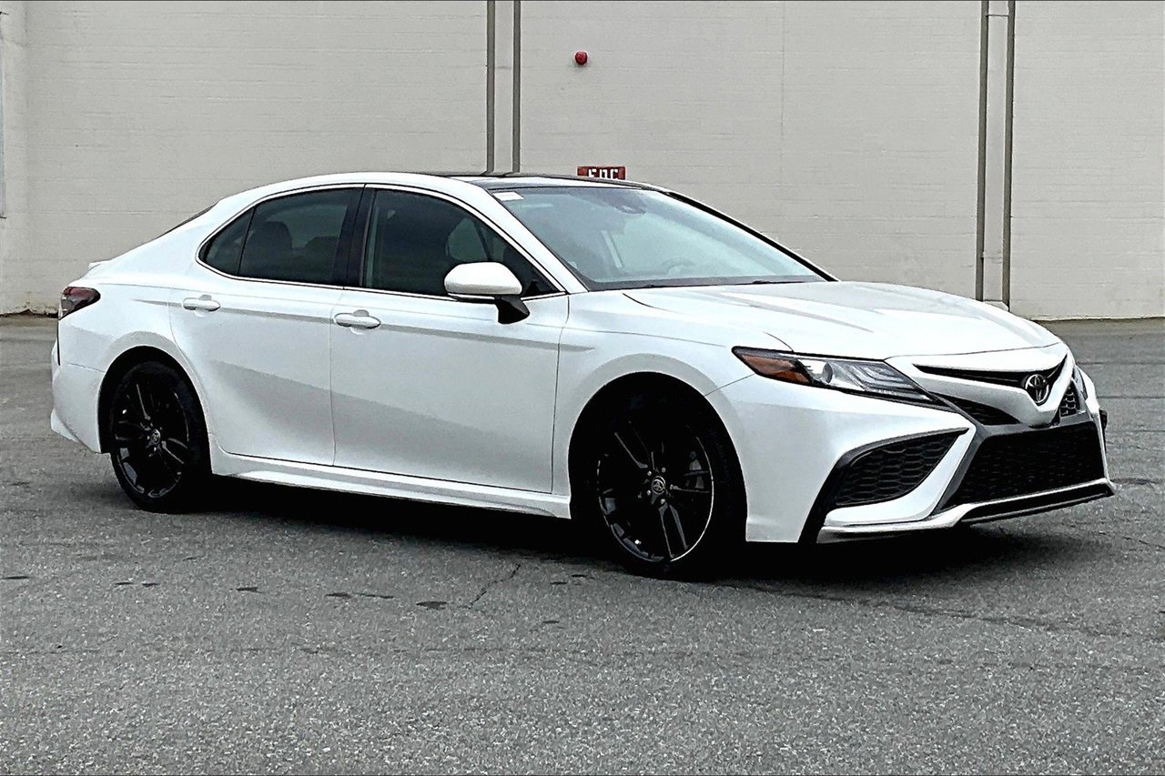 Used 2021 Toyota Camry XSE image 2