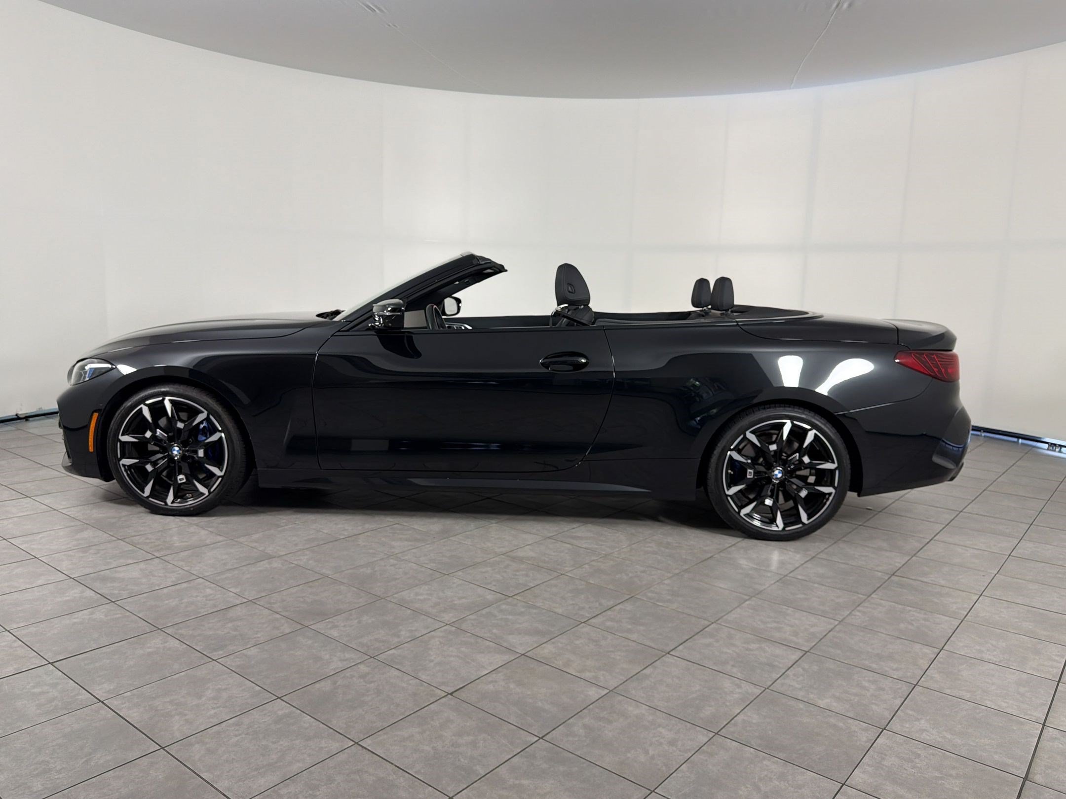 Used 2026 BMW M440i Convertible RWD image 2