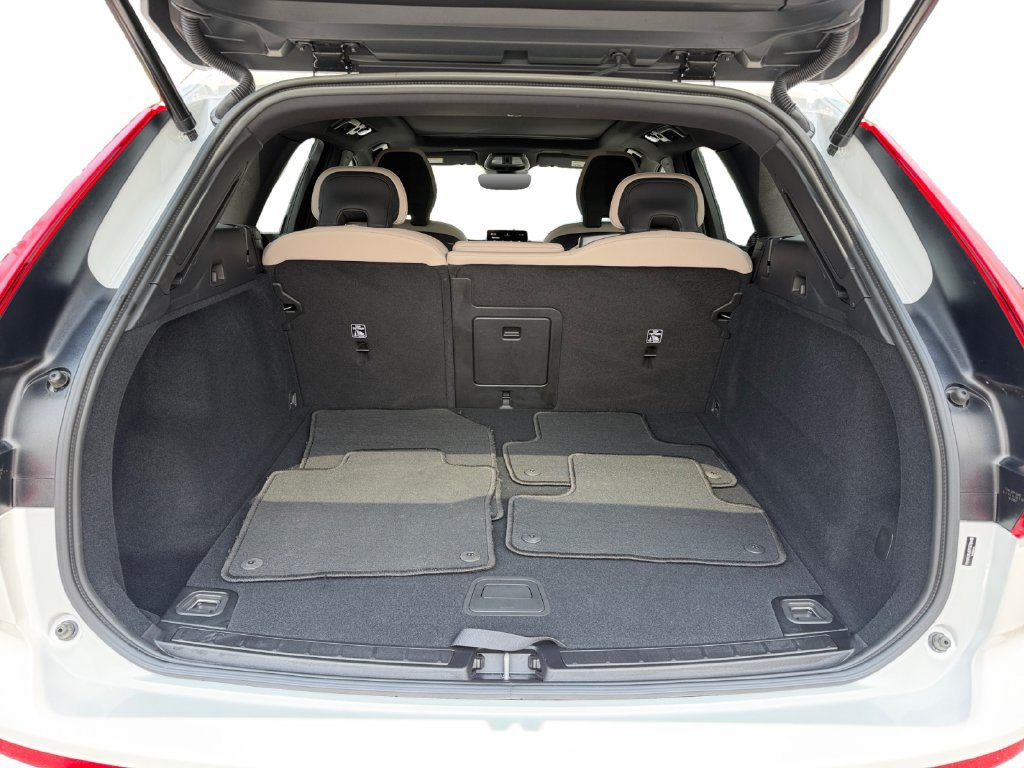 Certified 2026 Volvo XC60 B5 Core w/ Climate Package AWD/4WD image 11