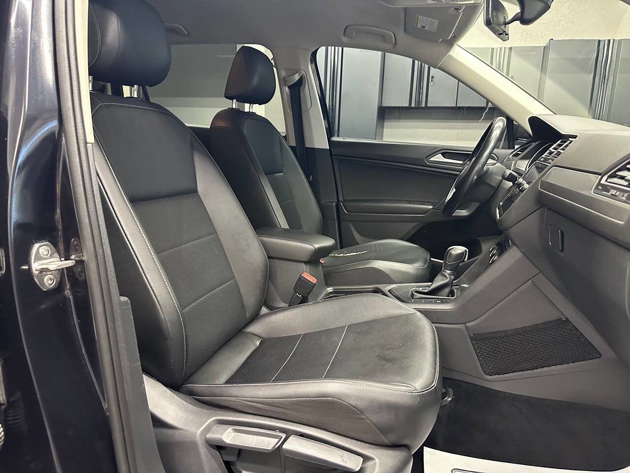 Used 2019 Volkswagen Tiguan SE image 22