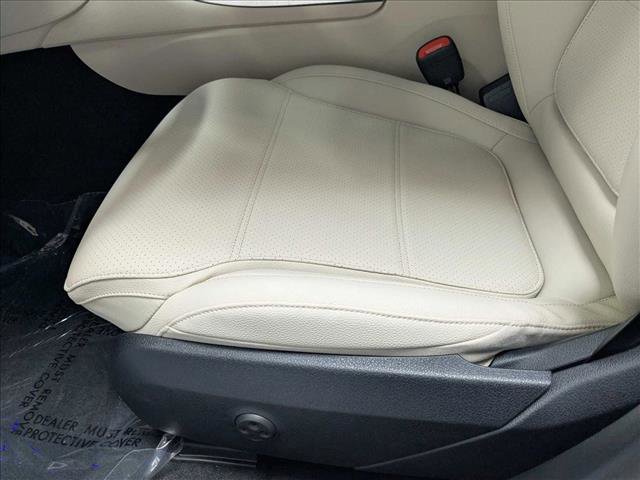 Used 2025 Mercedes-Benz C 300 Sedan image 3