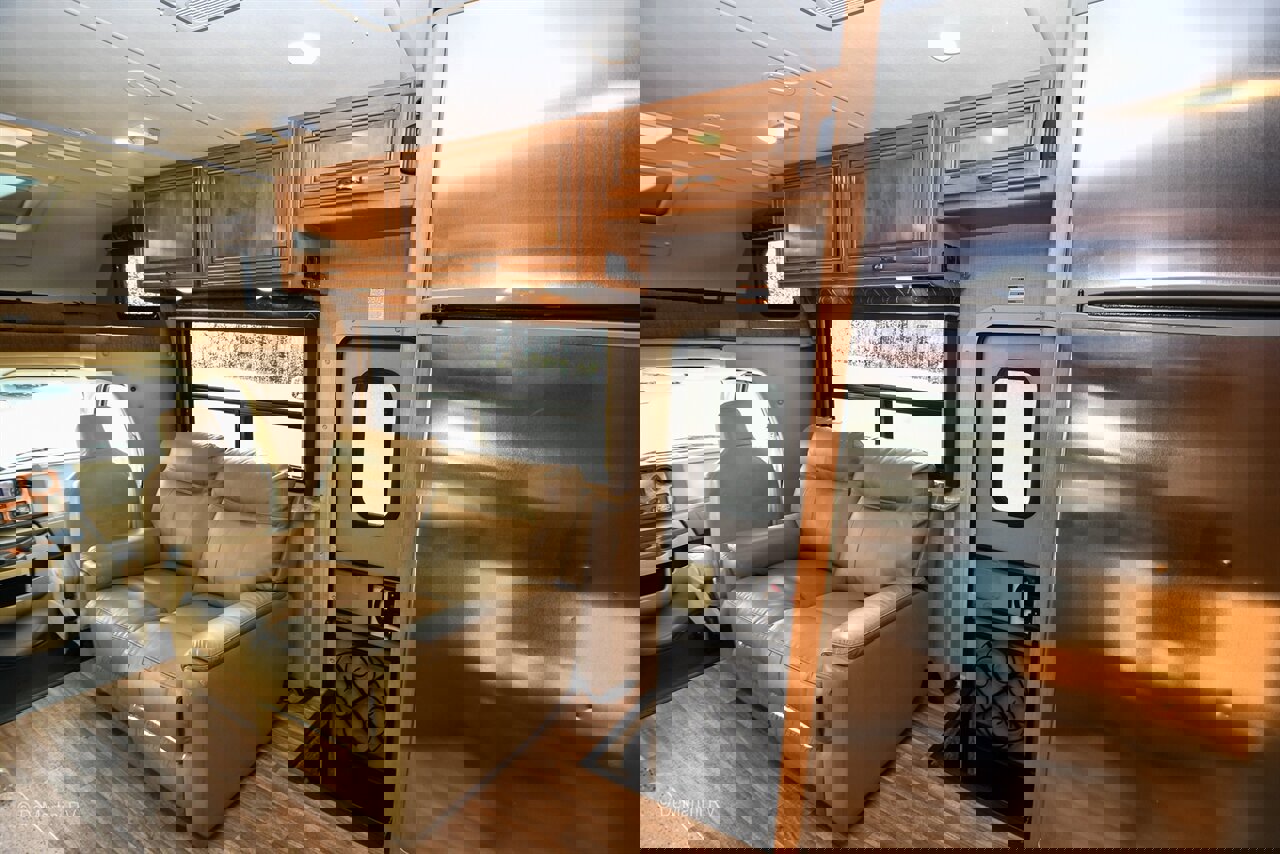 Used 2016 Ford E-450 and Econoline 450 Super Duty w/ Motorhome Prep Package RWD image 8