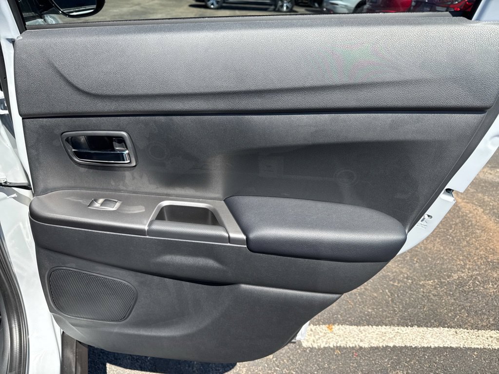 New 2027 Mitsubishi Outlander Sport SE FWD image 36