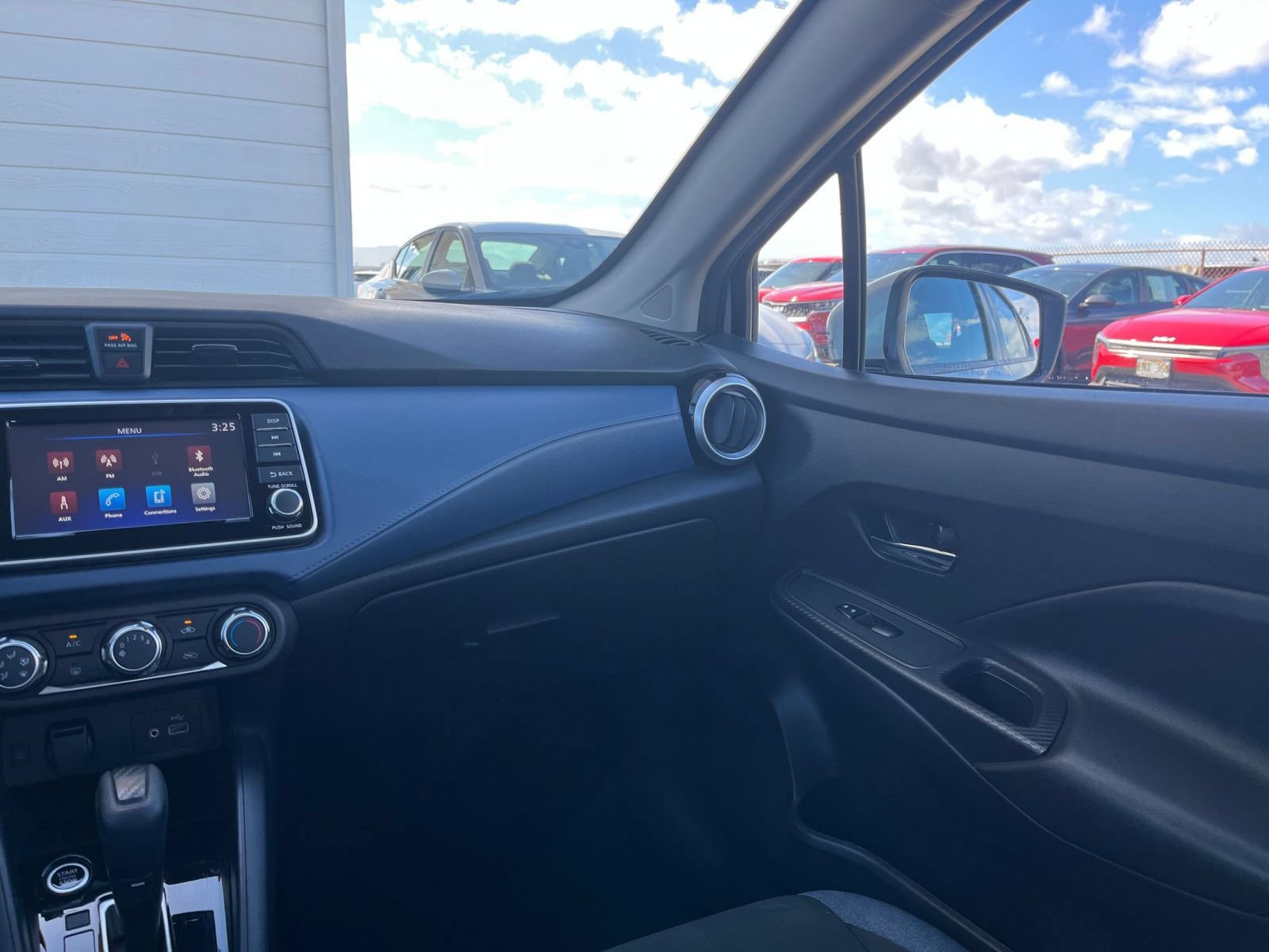 Used 2025 Nissan Versa SV FWD image 31