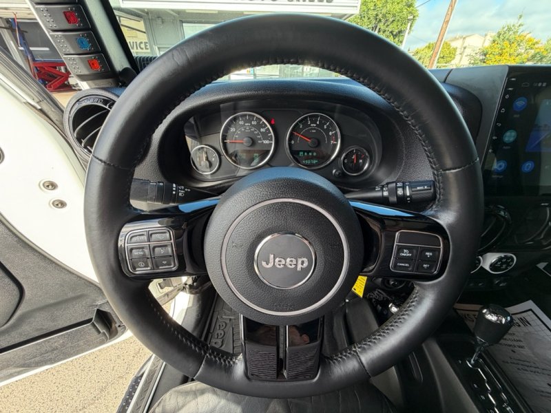 Used 2015 Jeep Wrangler Unlimited Sahara AWD/4WD image 10