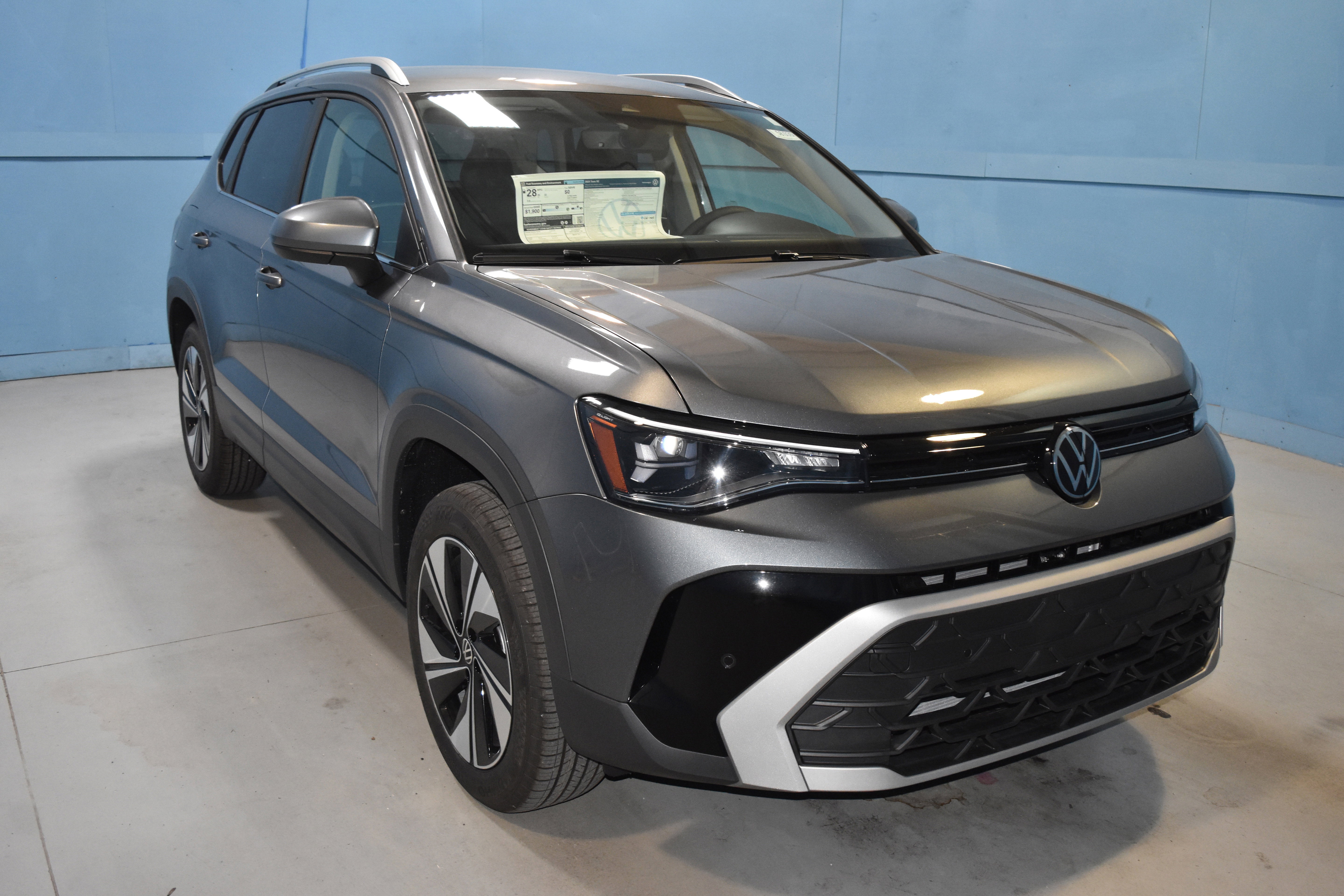 New 2025 Volkswagen Taos SE image 1