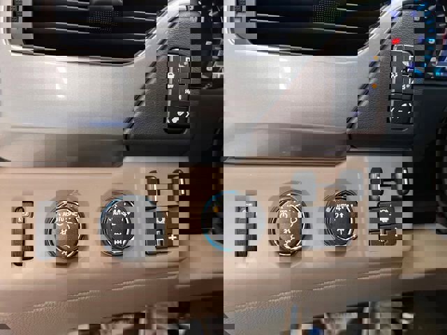 Used 2015 Chevrolet Suburban LTZ image 28