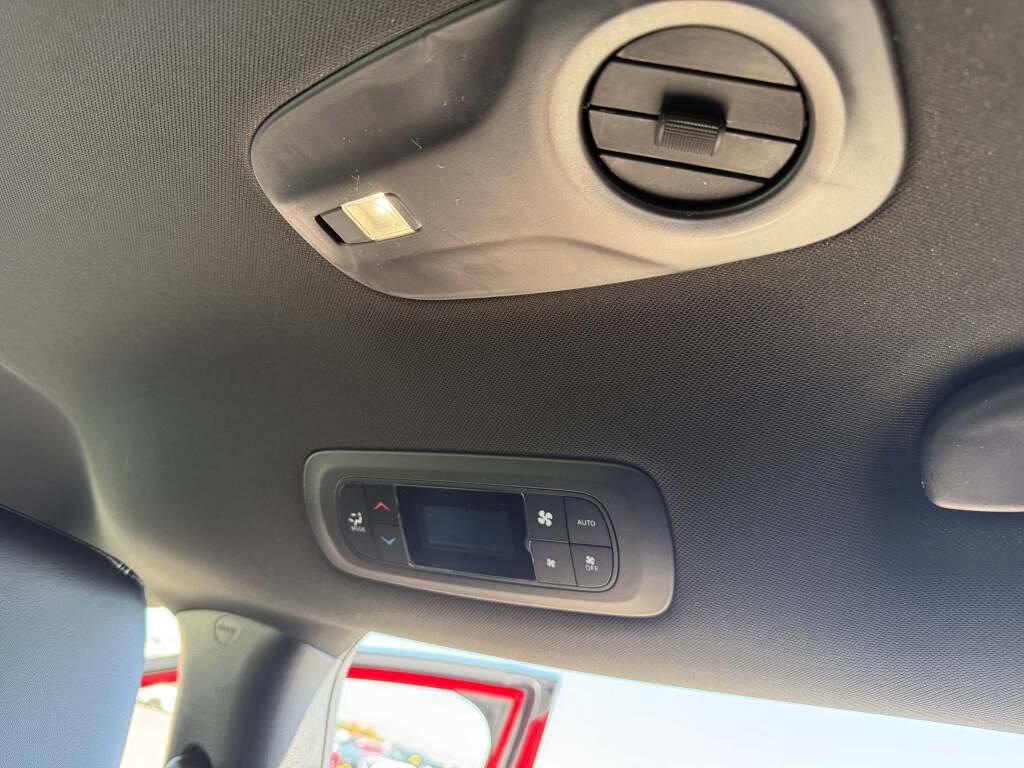 New 2026 Chrysler Pacifica Select w/ S Appearance Package image 21