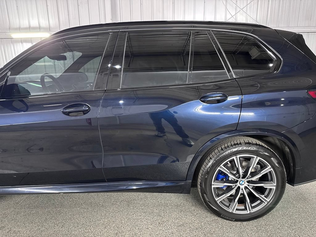 Used 2024 BMW X5 xDrive40i w/ M Sport Package AWD/4WD image 18