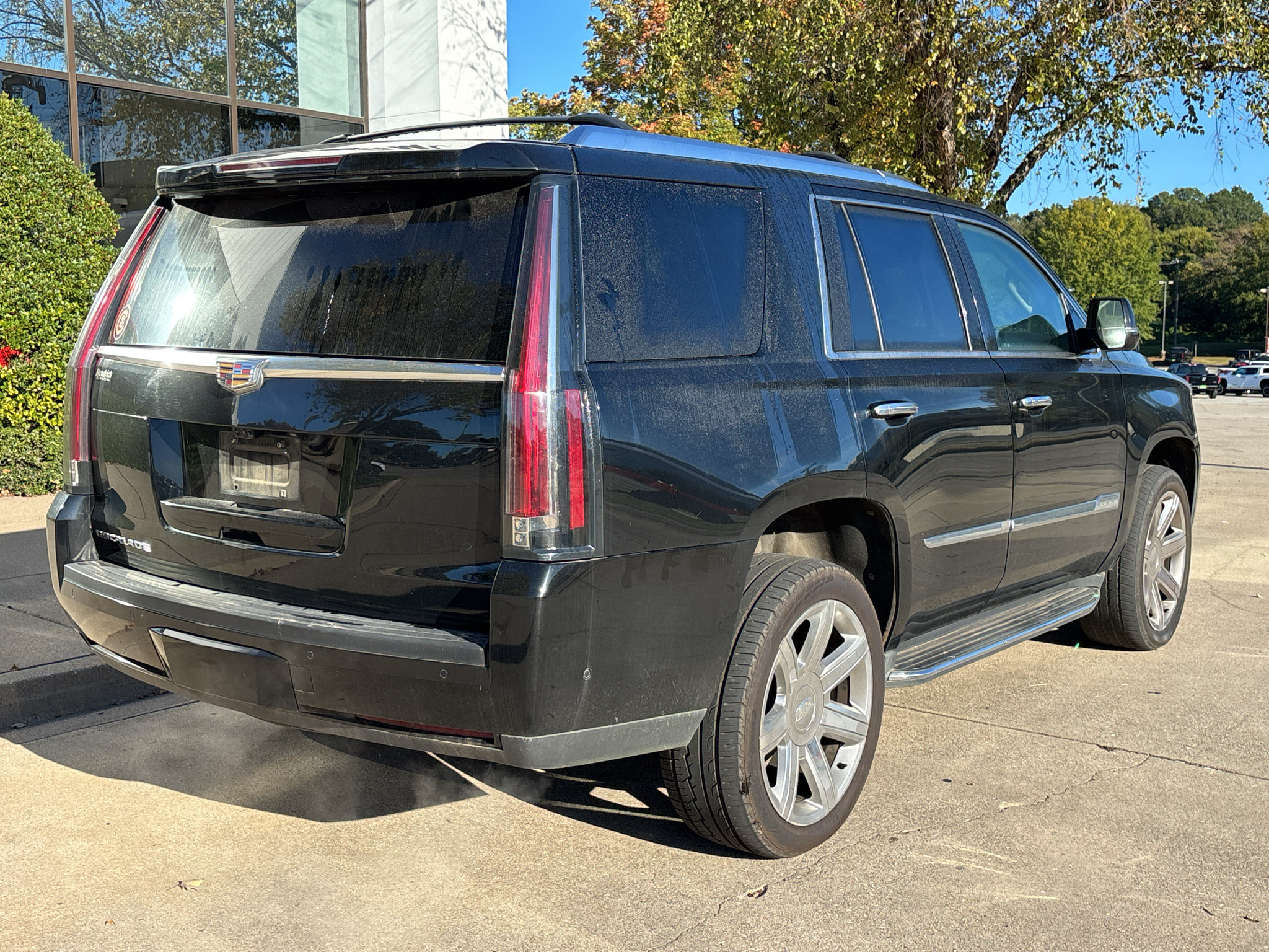 Used 2018 Cadillac Escalade Premium Luxury AWD/4WD image 8