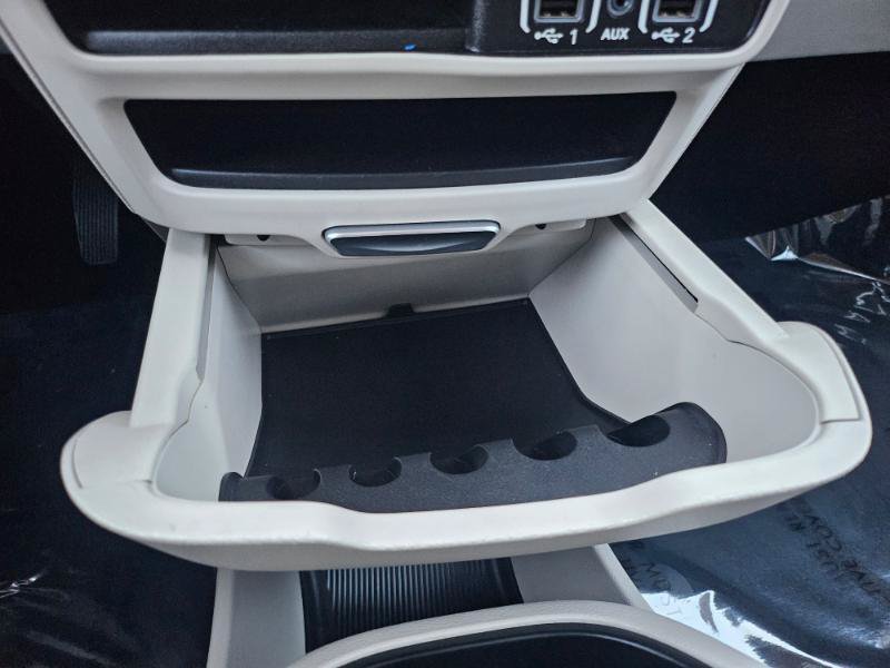 Used 2021 Chrysler Pacifica Touring-L FWD image 59
