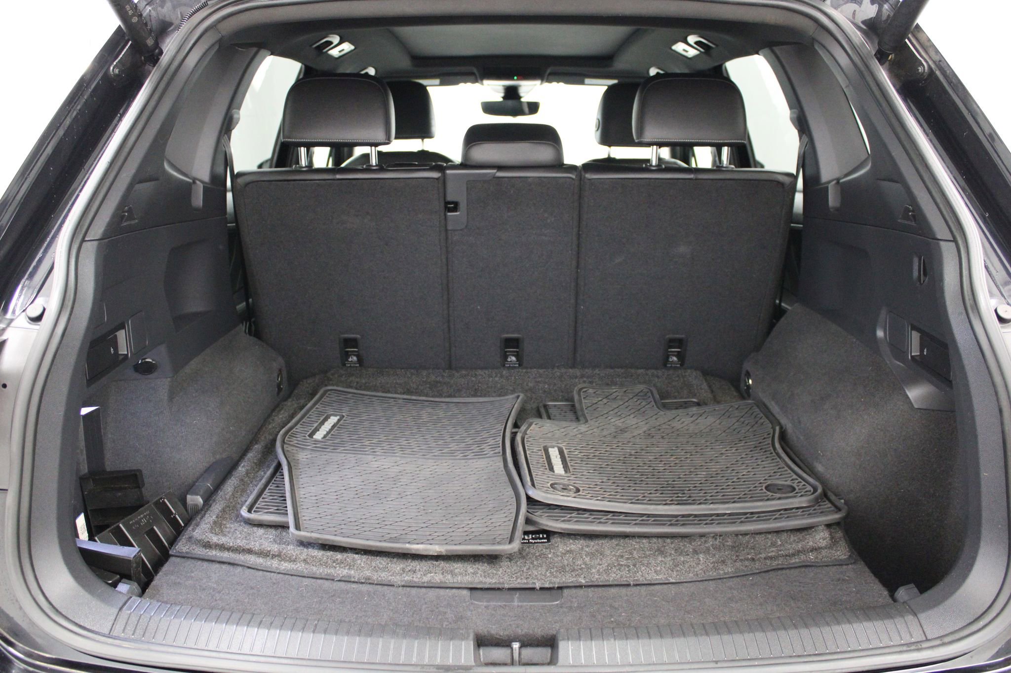 Used 2022 Volkswagen Tiguan SE R-Line image 17