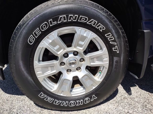 Used 2017 Nissan Titan SV image 30