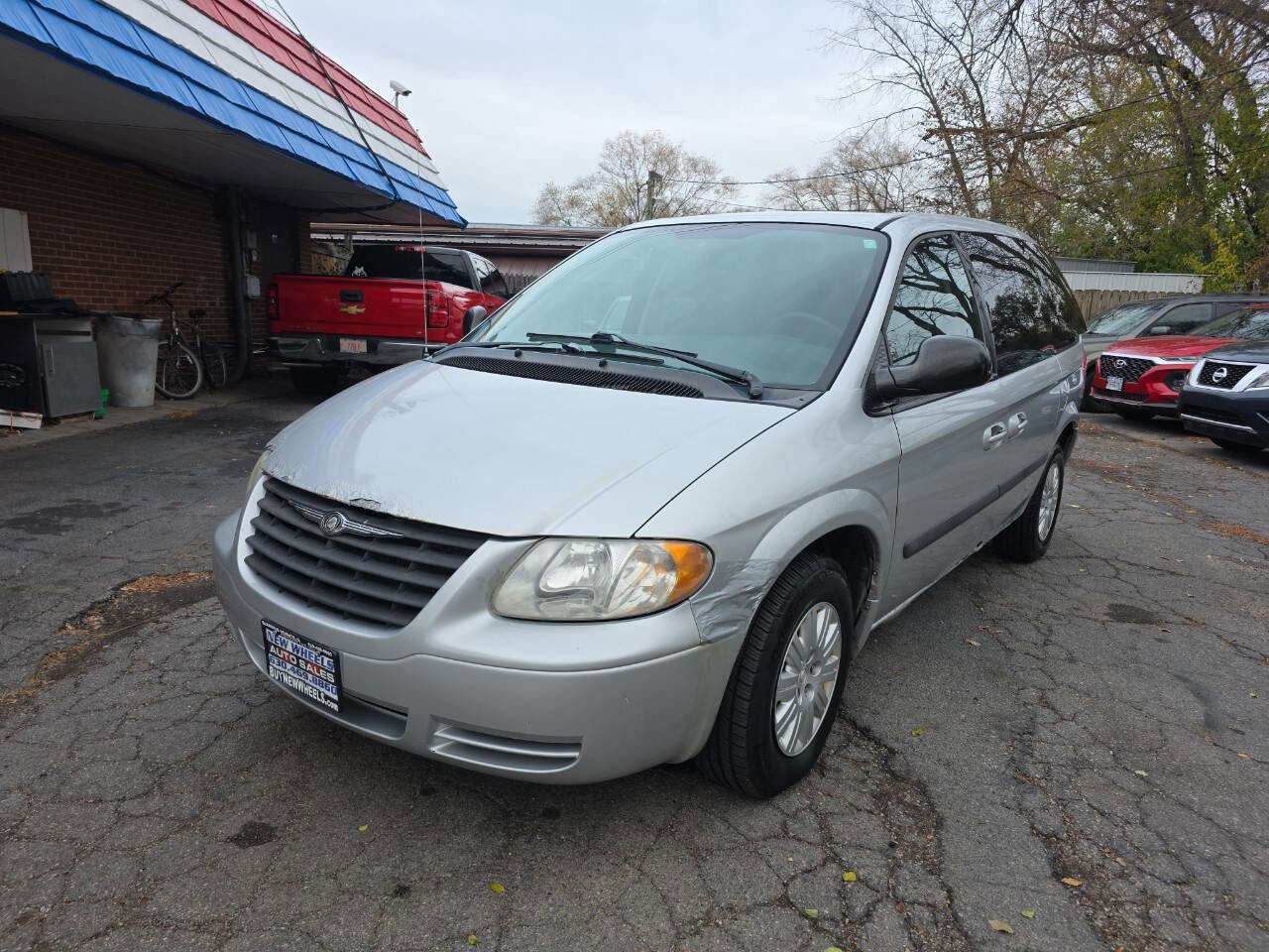 Used 2005 Chrysler Town & Country