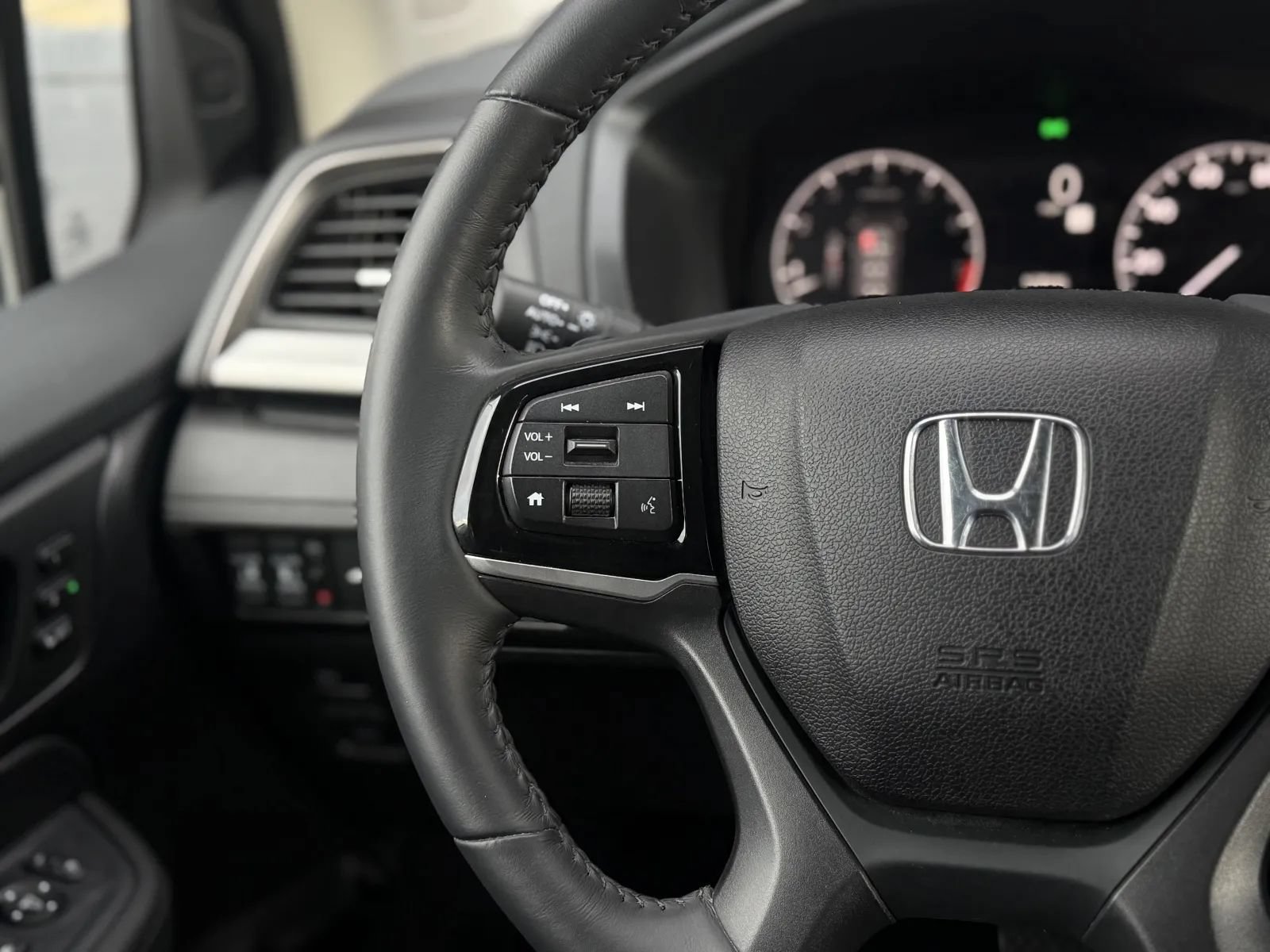Used 2025 Honda Odyssey EX-L image 24