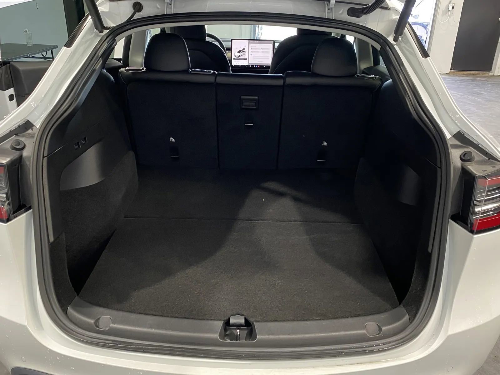 Used 2022 Tesla Model Y Long Range image 7