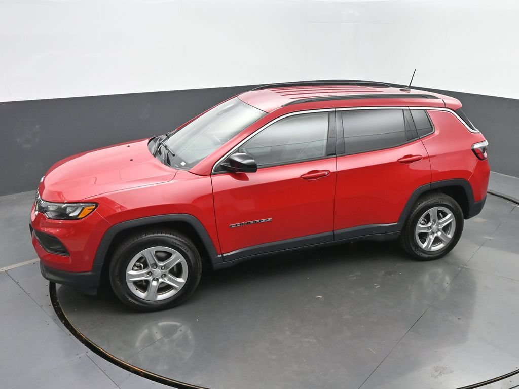 Used 2024 Jeep Compass Latitude AWD/4WD image 37