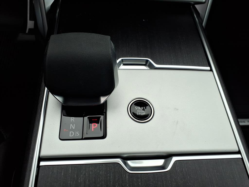 New 2026 Land Rover Range Rover SE image 13