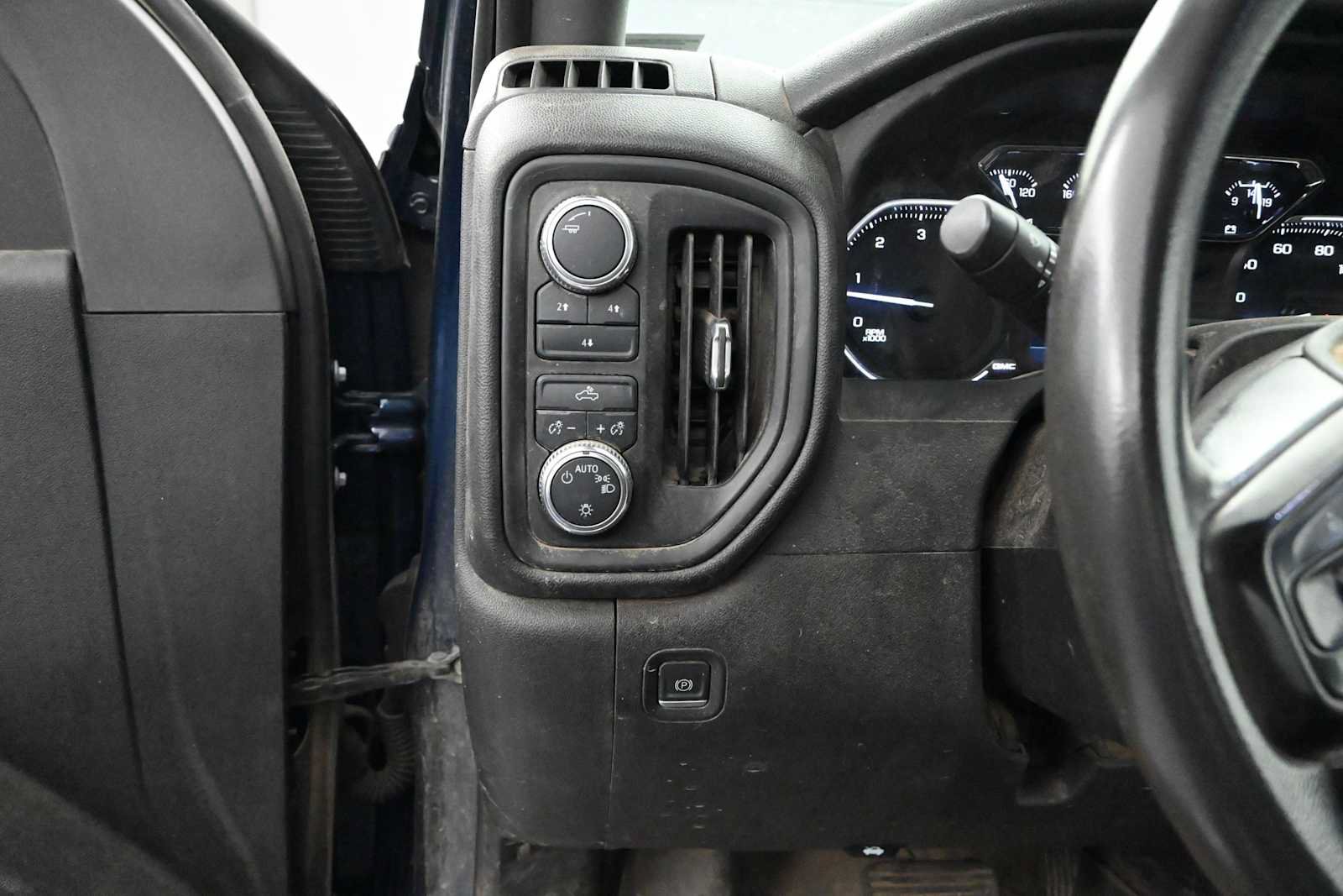 Used 2023 GMC Sierra 3500 Pro w/ Convenience Package AWD/4WD image 11