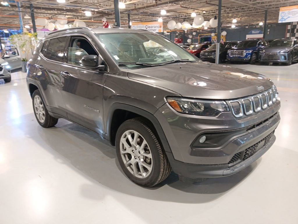 Used 2022 Jeep Compass Latitude image 4