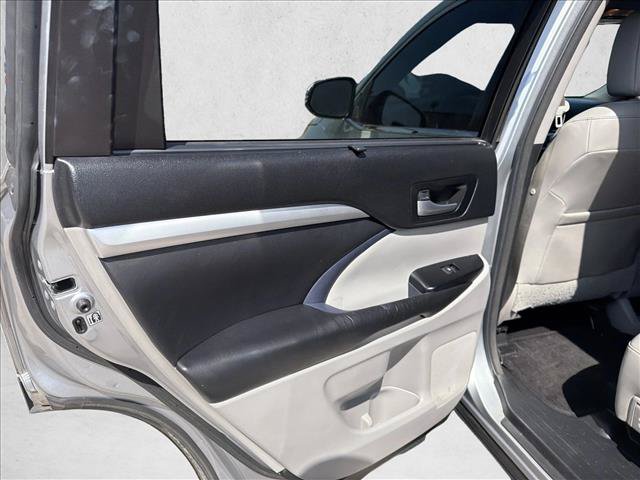 Used 2015 Toyota Highlander XLE FWD image 16