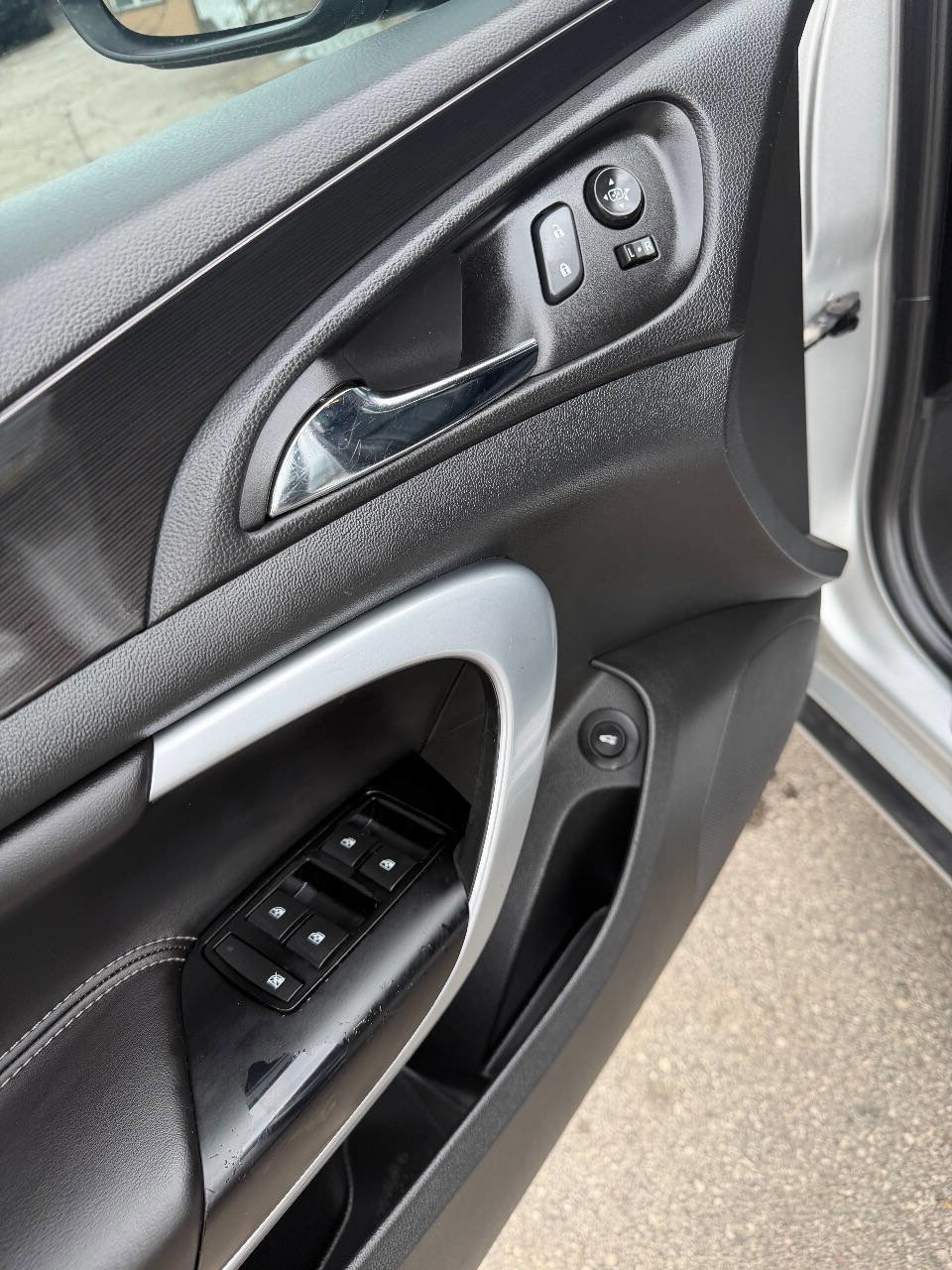 Used 2017 Buick Regal Sport Touring FWD image 17