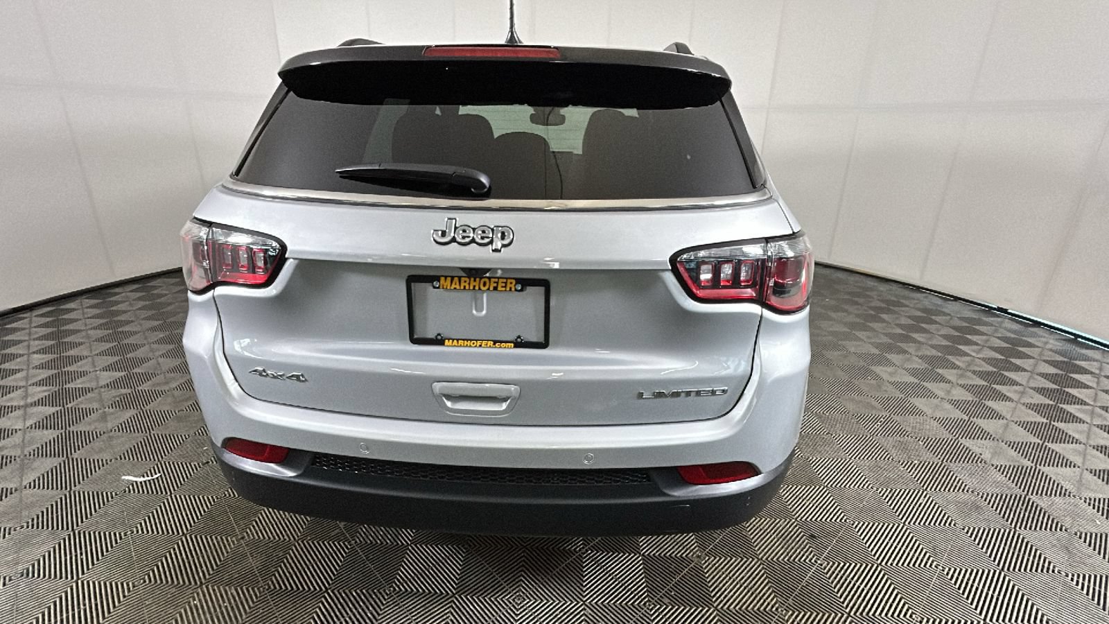 Used 2025 Jeep Compass Limited AWD/4WD image 4