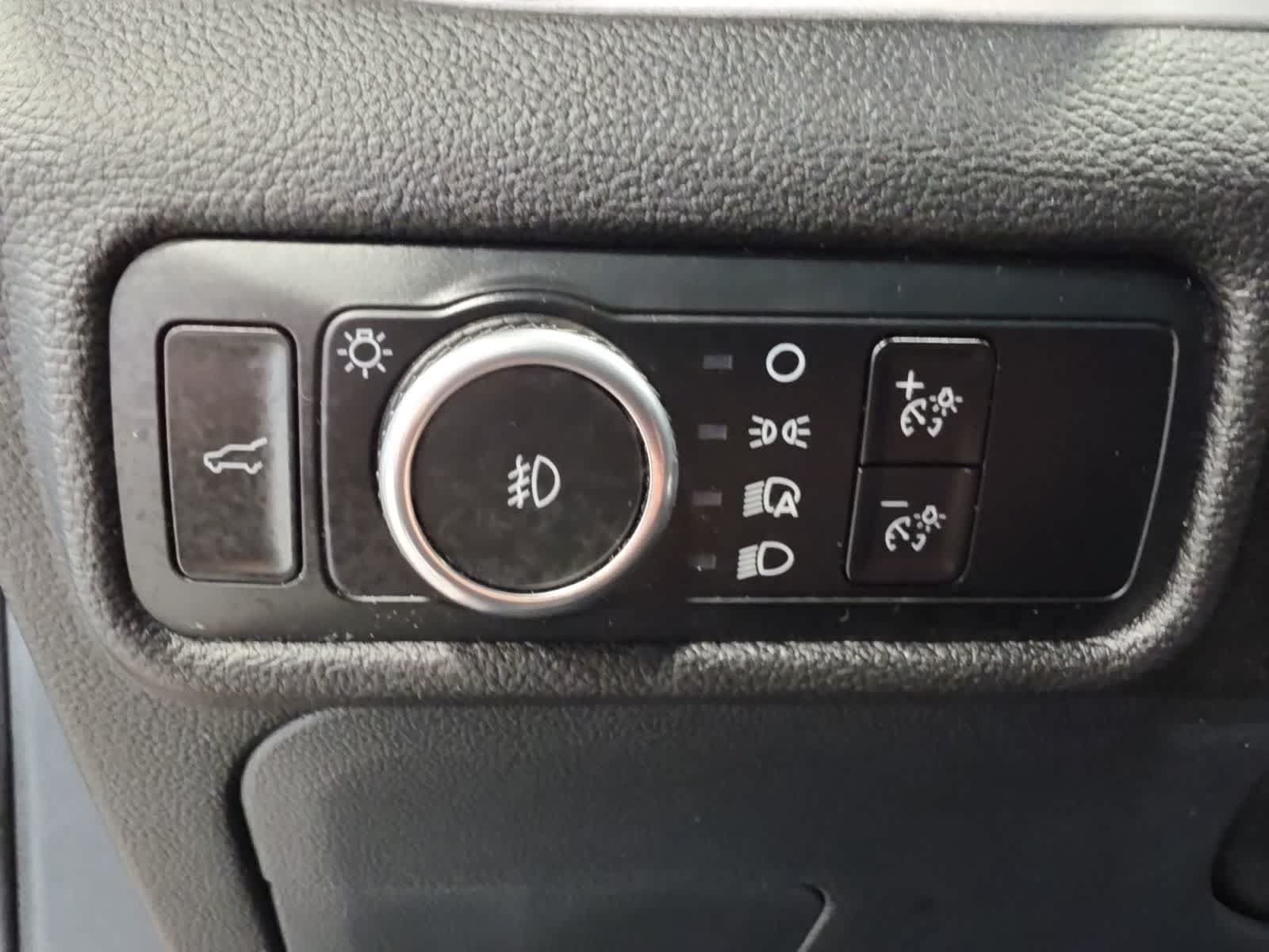 Used 2023 Ford Explorer XLT w/ Equipment Group 202A AWD/4WD image 19