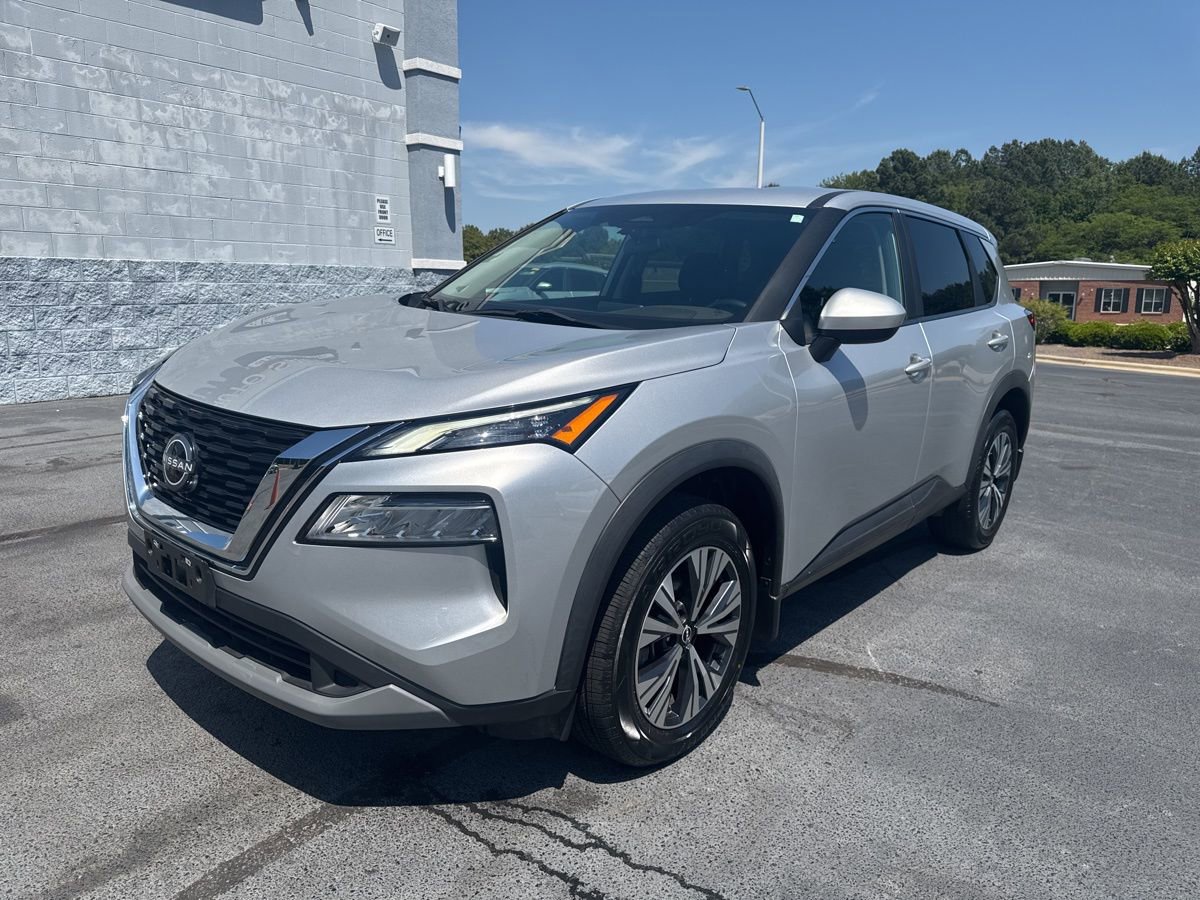 Used 2023 Nissan Rogue SV image 3