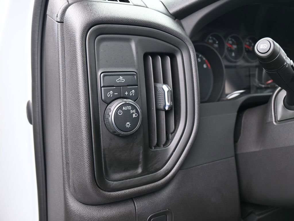 Used 2023 Chevrolet Silverado 1500 Custom image 14