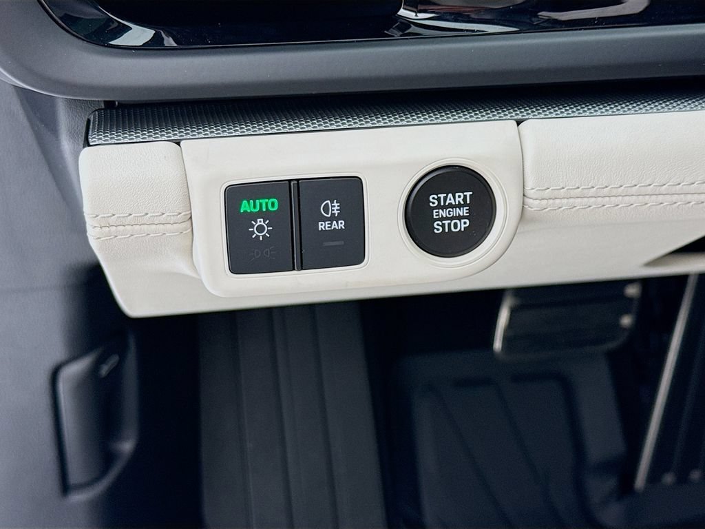 Certified 2025 Porsche Panamera 4 AWD/4WD image 14