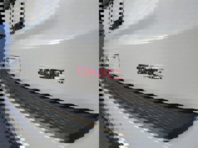 New 2026 GMC Yukon XL Denali image 7