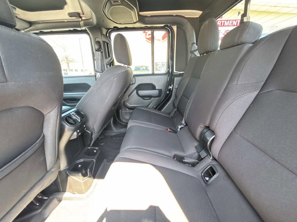 Used 2023 Jeep Gladiator Willys image 11